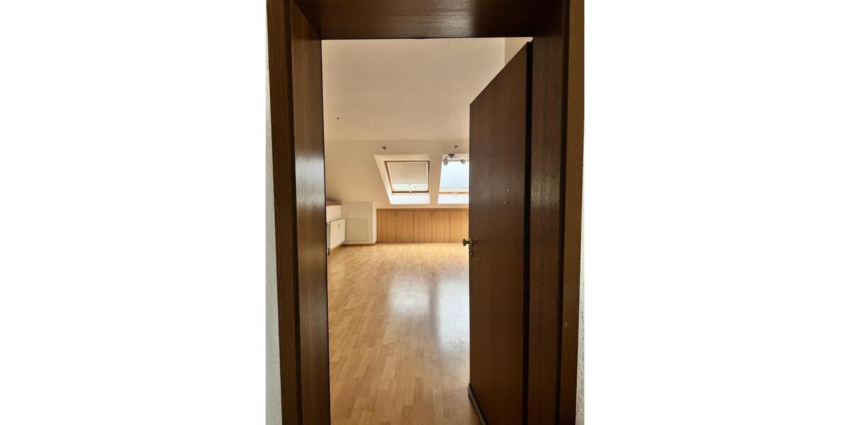 Dachgeschoßwohnung Dillingen (Saar) - 4 Zimmer, 76 m&sup2;, 650&euro; | Angebot:26443035