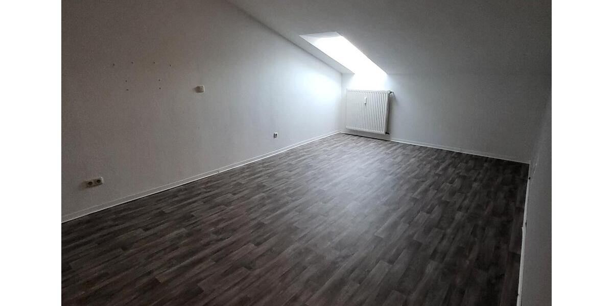 Großzügige 4-Zimmer DG-Wohnung 4 zimmer