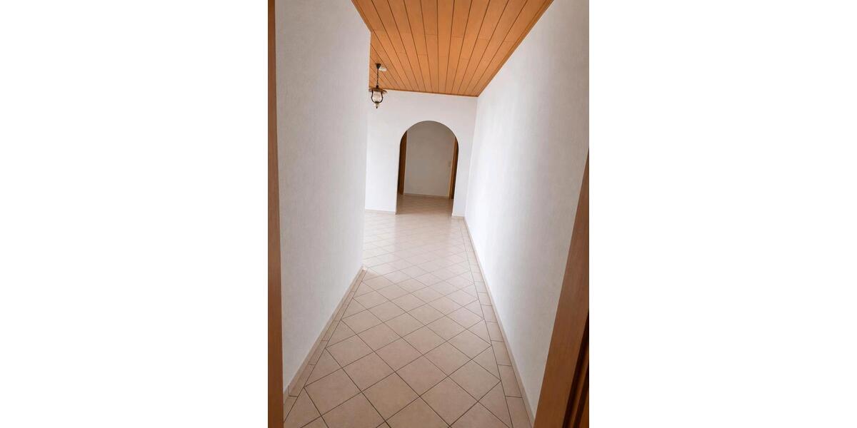 Etagenwohnung Haiger - 5 Zimmer, 130 m&sup2;, 1.300&euro; | Angebot:26506884