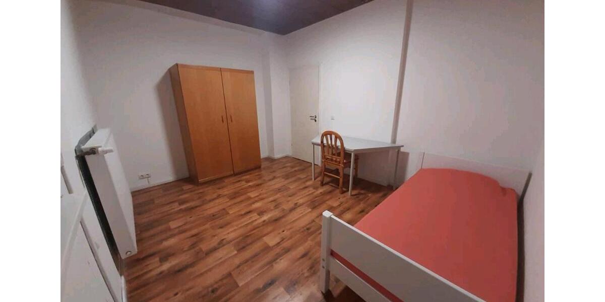 Zimmer in WG Wohnung in Celle, 20 min. bis Hannover, Lüneburg 4 zimmer