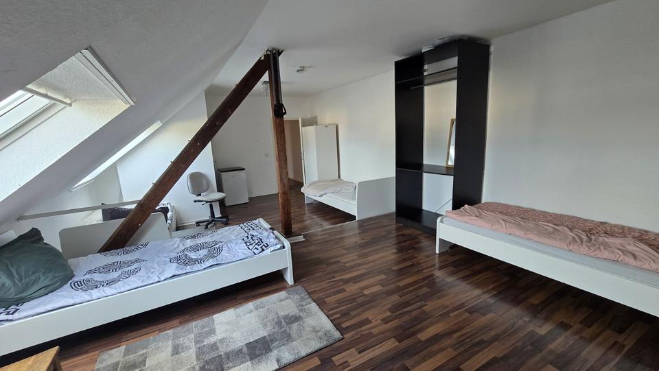 Krefeld schöne Monteurswohnung für 12 Personen 5 zimmer