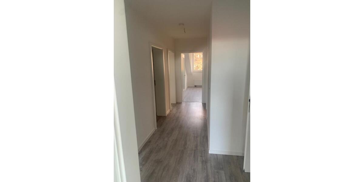 Dachgeschoßwohnung Apolda - 3 Zimmer, 92 m&sup2;, 810&euro; | Angebot:25540086