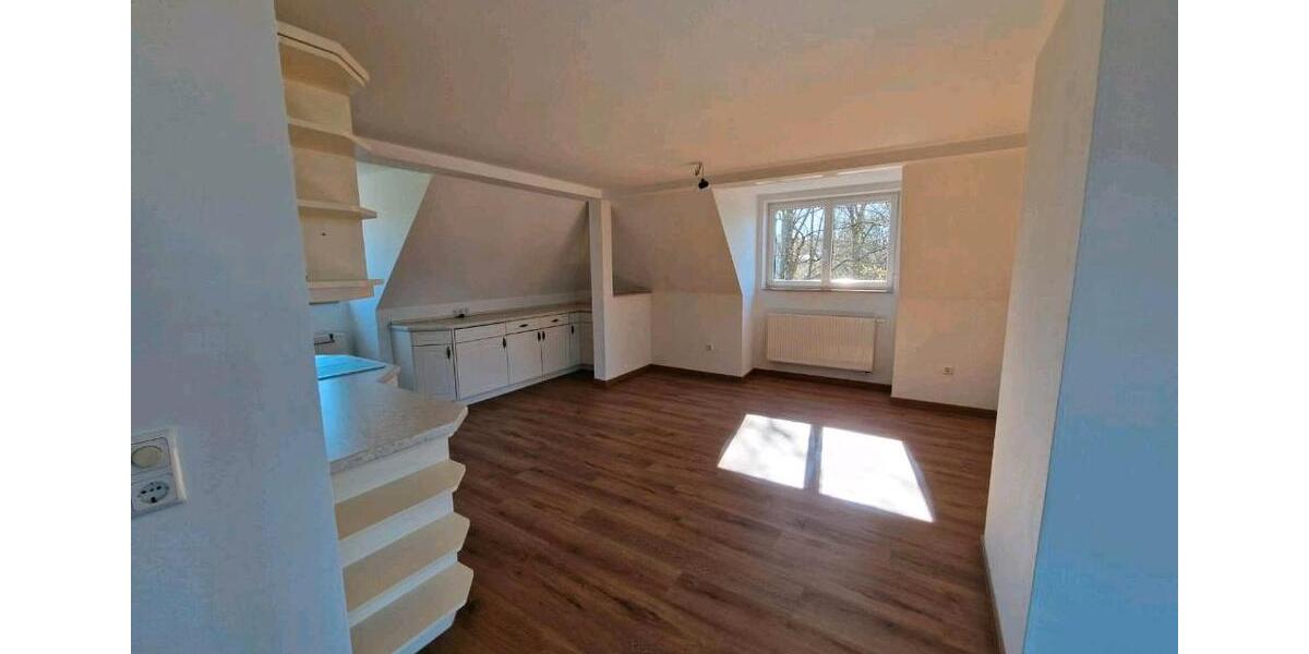 Dachgeschoßwohnung Schleusingen - 2.5 Zimmer, 72 m&sup2;, 630&euro; | Angebot:26112911