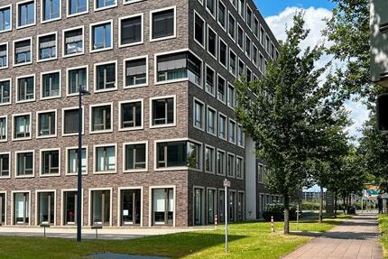 Meetings, Arbeit und Zusammenarbeit in unseren professionellen Business Center in Regus Deutz Cubus zimmer