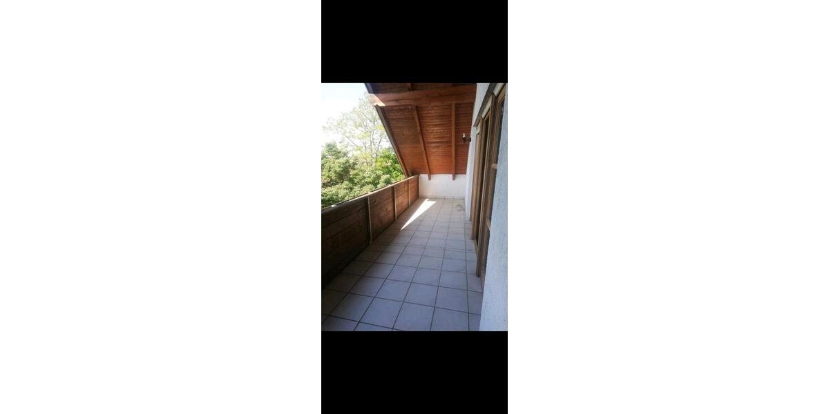Dachgeschoßwohnung Adelsdorf - 4 Zimmer, 105 m&sup2;, 1.300&euro; | Angebot:26534452