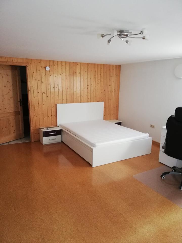 Schönes großes möbliertes Zimmer mit eigener Küche, eigenem Bad