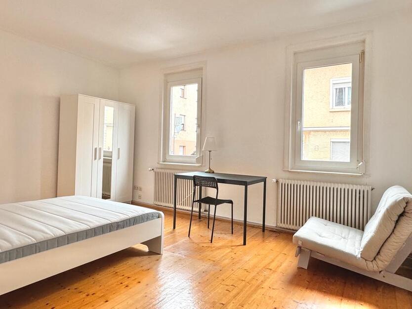 Großes möbliertes WG-Zimmer in 3er WG mit Tageslichtbad & EBK zimmer