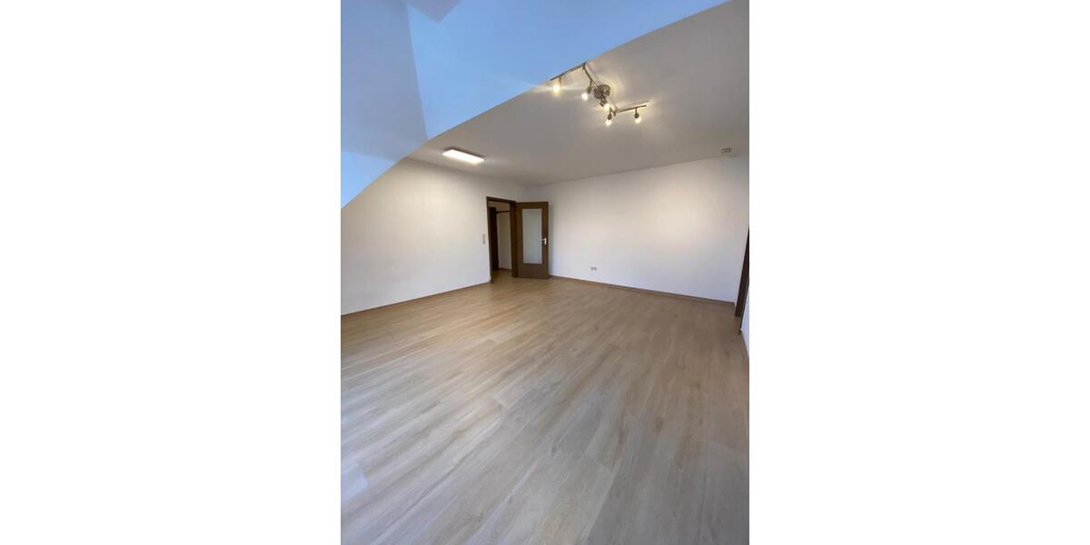 Dachgeschoßwohnung Bayreuth City - 2 Zimmer, 62 m&sup2;, 680&euro; | Angebot:25053283