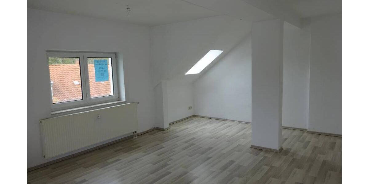 Einbauküche!! Gemütliche 3-Zi-DG-Maisonette-Whg. mit Balkon, Garage oder SP möglich 3 zimmer