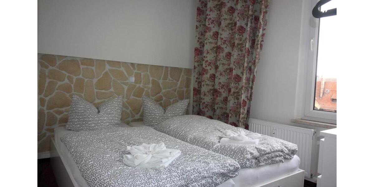 Dachgeschoßwohnung Quedlinburg - 3 Zimmer, 1.490 m&sup2;, 1.490&euro; | Angebot:24441711