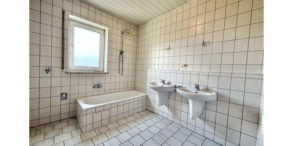 Dachgeschoßwohnung Thalmassing - 3 Zimmer, 83 m&sup2;, 670&euro; | Angebot:25924805