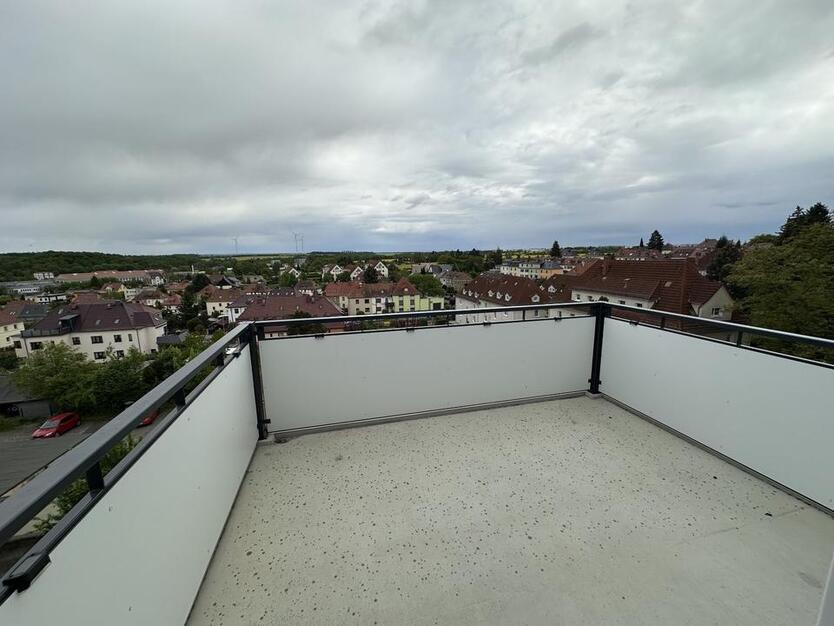 Stilvolle 5-Zimmer-DG-Wohnung mit großem Balkon in Meerane