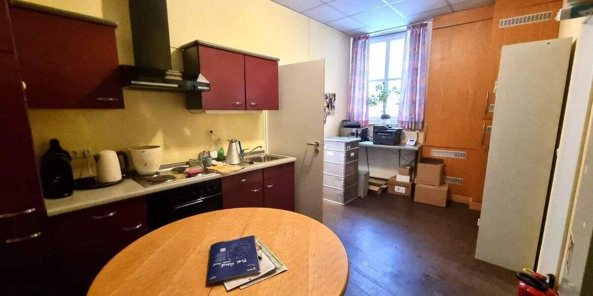 Gewerbeobjekt Amberg - 6 Zimmer, 1.700&euro; | Angebot:24905896