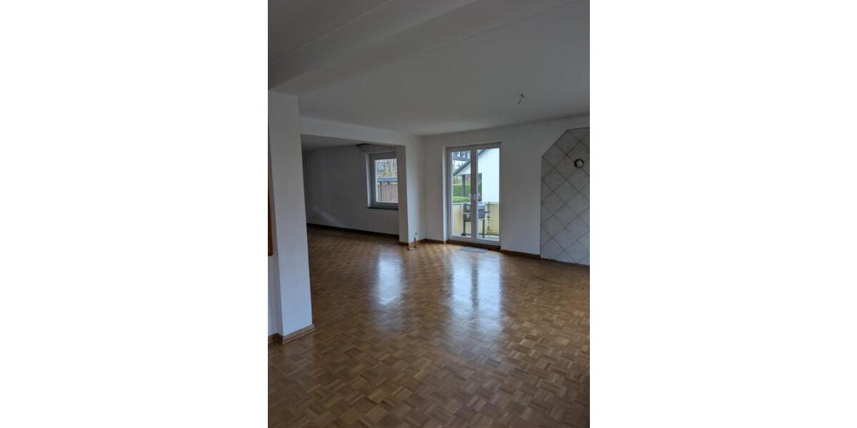 Etagenwohnung Bad Berleburg - 4 Zimmer, 122 m&sup2;, 700&euro; | Angebot:25611923