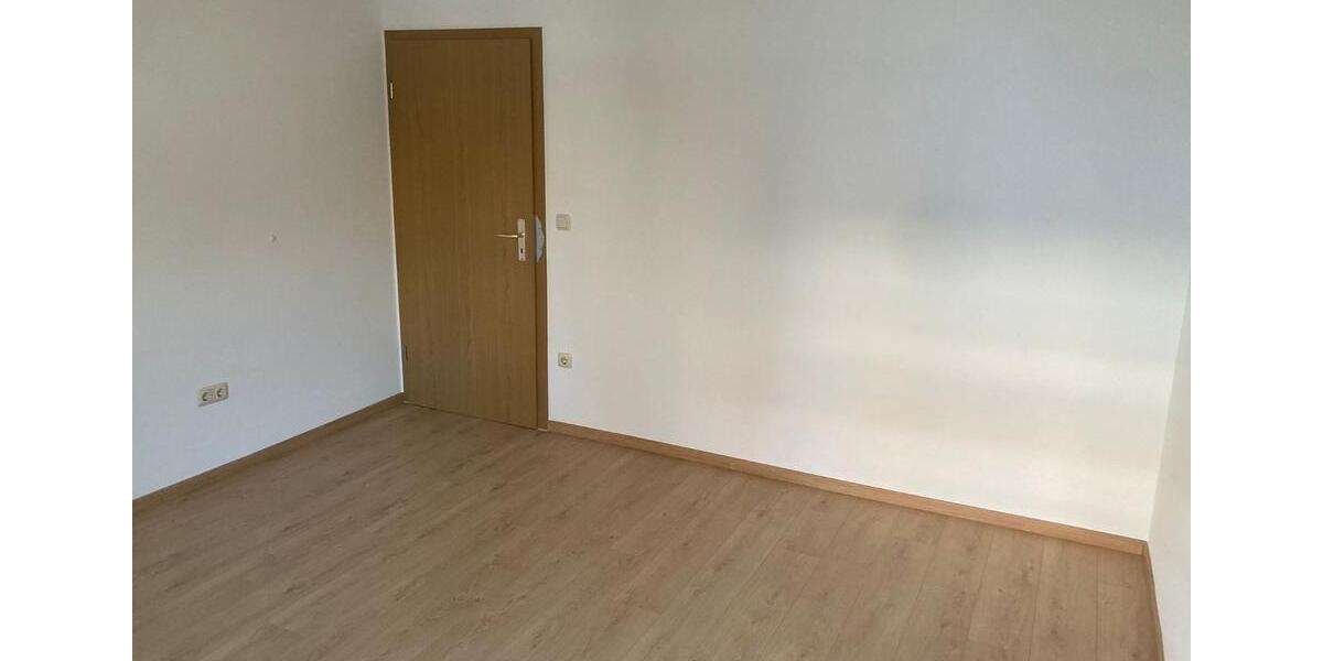 Erdgeschoßwohnung Wiesau Kornthan - 3 Zimmer, 73 m&sup2;, 495&euro; | Angebot:25960438
