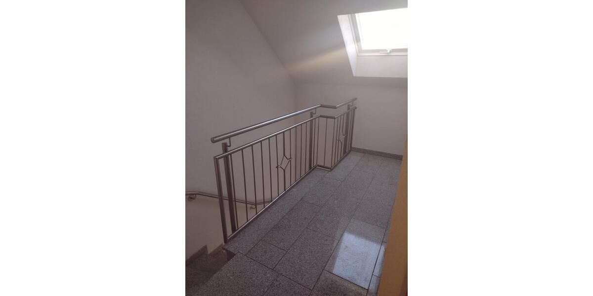 Dachgeschoßwohnung Buch - 4 Zimmer, 104 m&sup2;, 1.100&euro; | Angebot:25875086