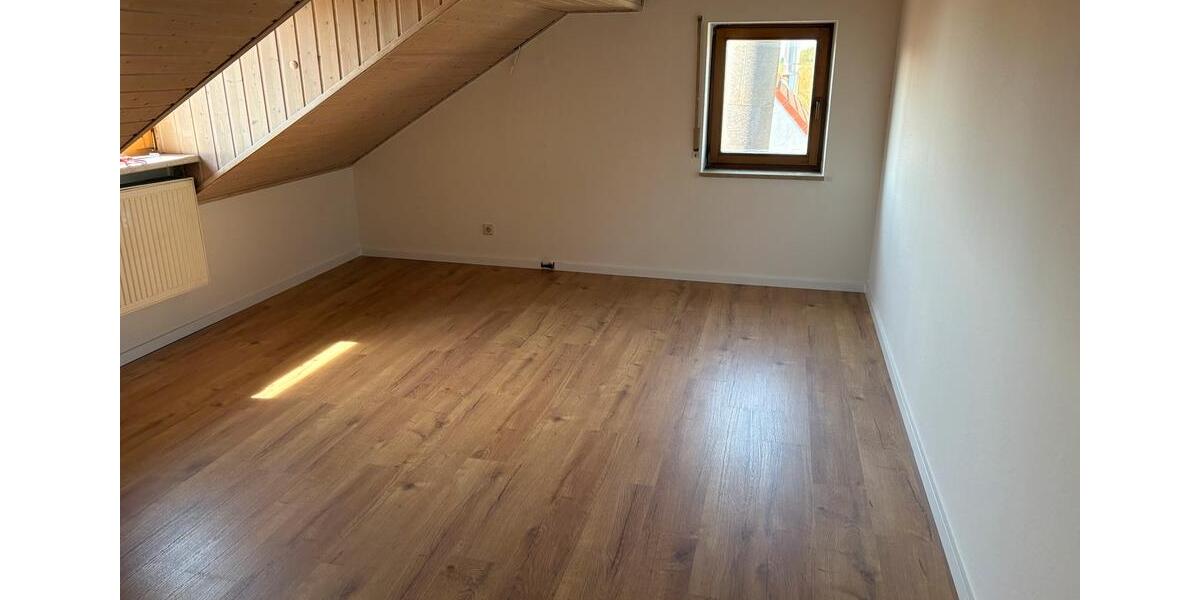 Dachgeschoßwohnung Ellingen - 2.5 Zimmer, 55 m&sup2;, 385&euro; | Angebot:26322569