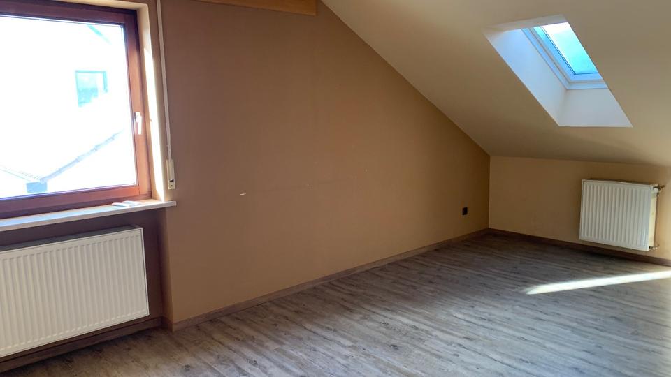 Dachgeschoßwohnung Münchsteinach - 5 Zimmer, 110 m&sup2;, 800&euro; | Angebot:24351805