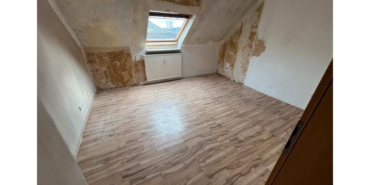 Dachgeschoßwohnung Lennestadt - 1 Zimmer, 60 m&sup2;, 400&euro; | Angebot:25784070