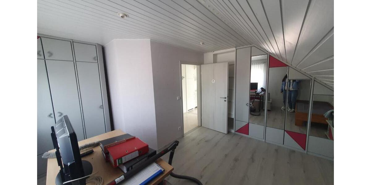 Dachgeschoßwohnung Windsbach - 2 Zimmer, 70 m&sup2;, 480&euro; | Angebot:26589159