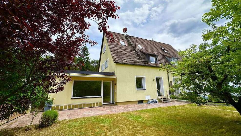 Haus zum Mieten in Nürnberg 2.290 € 130 m²