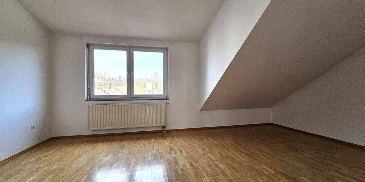 Etagenwohnung Rüsselsheim am Main Königstädten - 3 Zimmer, 125 m&sup2;, 1.250&euro; | Angebot:26155384