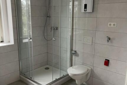 Wohnung ca 98 qm ab 01.04.26, saniert mit EBK, 1OG Zentralle Lage 5 zimmer