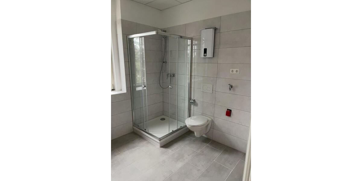 Wohnung ca 98 qm ab 01.04.26, saniert mit EBK, 1OG Zentralle Lage 5 zimmer