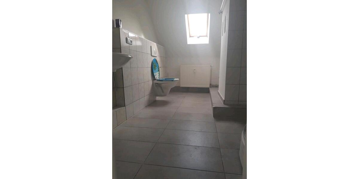 Dachgeschoßwohnung Bergen - 5 Zimmer, 100 m&sup2;, 700&euro; | Angebot:24550244