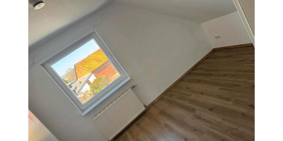 Dachgeschoßwohnung Bad Salzdetfurth - 4 Zimmer, 90 m&sup2;, 650&euro; | Angebot:25047514