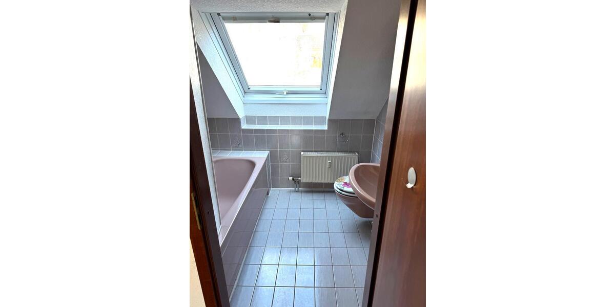 Dachgeschoßwohnung Leonberg - 3 Zimmer, 79 m&sup2;, 800&euro; | Angebot:26561062