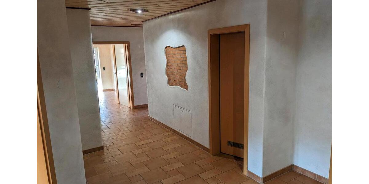 Dachgeschoßwohnung Adelshofen - 4 Zimmer, 132 m&sup2;, 910&euro; | Angebot:26537137