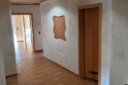 Wohnung Adelshofen - 4 Zimmer, 132 m&sup2;, 910&euro; | Angebot:26537137