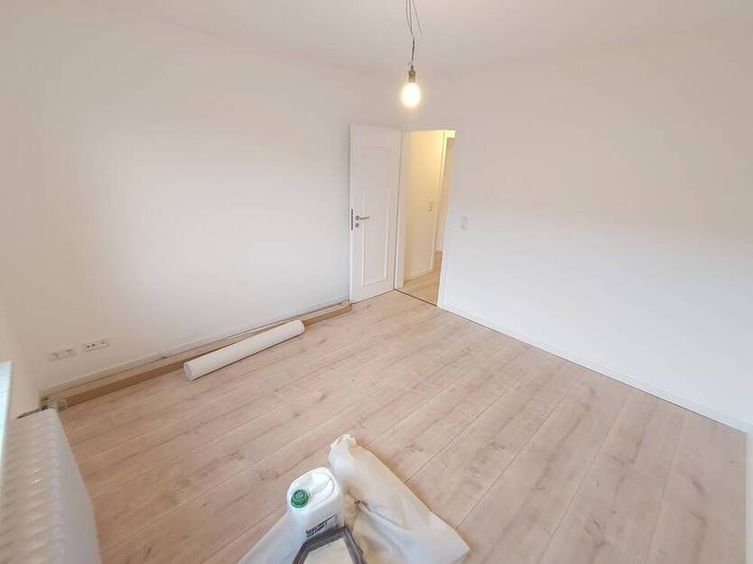 Wohnen am Waldrand: Sanierte 3-Zi.-Wohnung mit Süd-Terrasse in Lübeck-St. Gertrud, Tesdorpfstraße