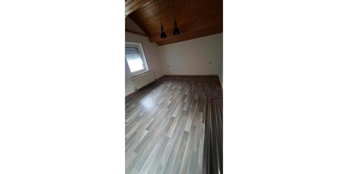 Dachgeschoßwohnung Cham - 2 Zimmer, 60 m&sup2;, 420&euro; | Angebot:24743214