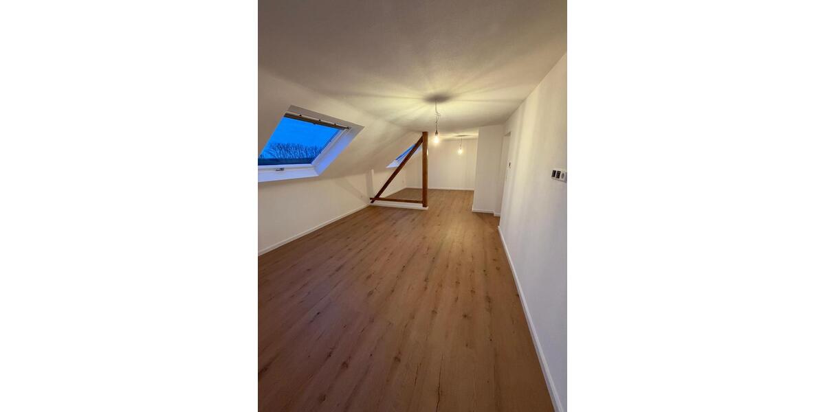 Dachgeschoßwohnung Vöhringen - 3.5 Zimmer, 80 m&sup2;, 900&euro; | Angebot:26049592