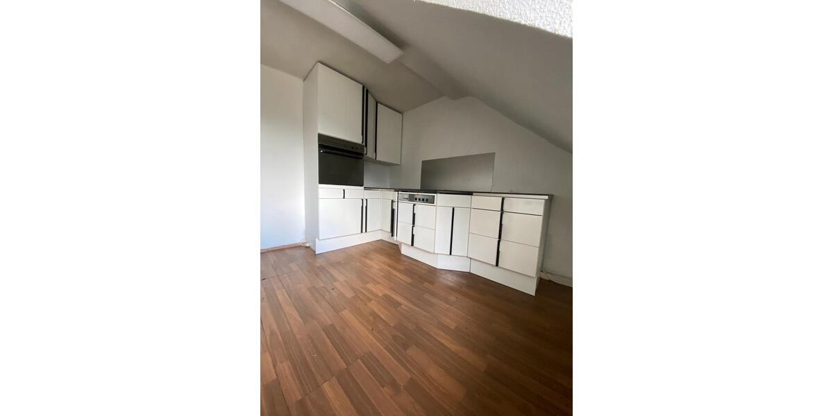 Dachgeschoßwohnung Duisburg Duisburg-Mitte - 2.5 Zimmer, 36 m&sup2;, 290&euro; | Angebot:26237041