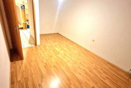 Für Studenten - 1 Zimmer in 3er WG zimmer