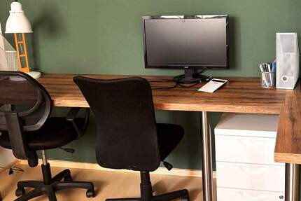 Fix Desk am Elbufer: Dein 247-Schreibtischplatz mit Community zimmer