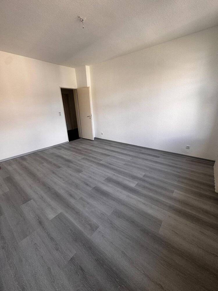 *NEU* RENOVIERTE 3 Zimmer Wohnung 2.OG Rechts in Am Hauptbahnhof