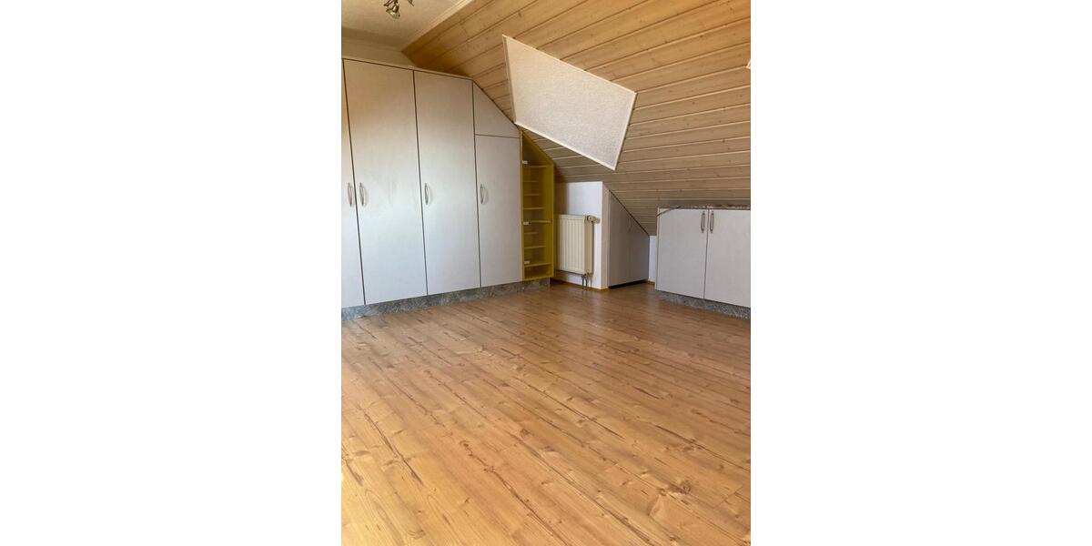 Dachgeschoßwohnung Bastheim - 4 Zimmer, 80 m&sup2;, 520&euro; | Angebot:26022262