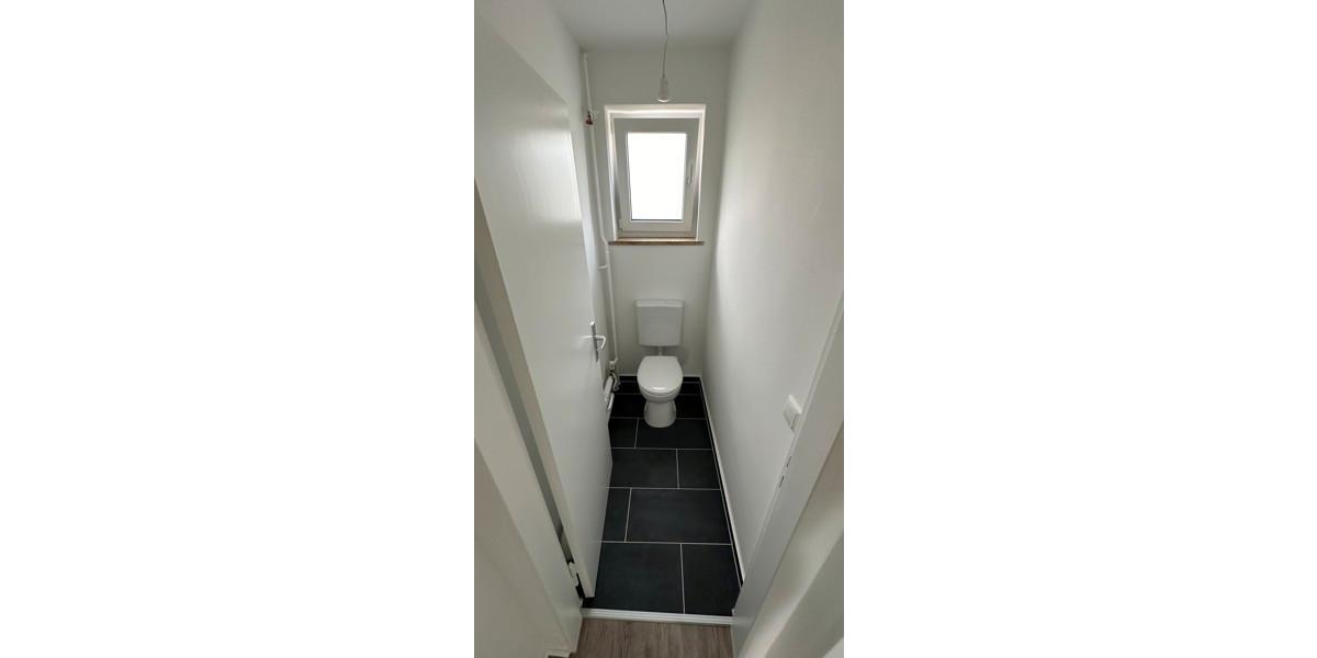 2. OG 4 Zimmer mit Balkon ab Dezember (frisch saniert) 4 zimmer