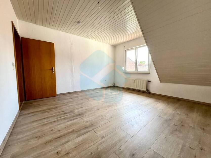 Schöne 4-ZKB-Dachgeschoss-Wohnung in Butzbach-Pohl-Göns! (Bitte sonstige Angaben beachten)