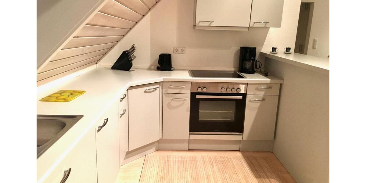 Möblierte, ruhige & lichtdurchflutete Dachgeschoss-Wohnung 2 zimmer