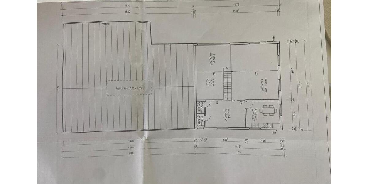 Industriehalle mit Büro, großer Freifläche, PV & Klima zimmer