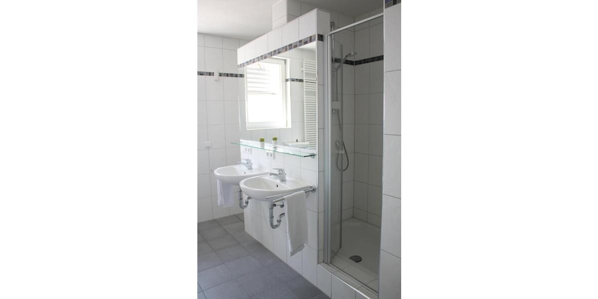 Etagenwohnung Regensburg Konradsiedlung - 3 Zimmer, 100 m&sup2;, 3.490&euro; | Angebot:23316627