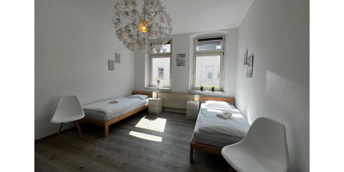 Wohnen auf Zeit Crimmitschau - 4 Zimmer, 105 m&sup2;, 15&euro; | Angebot:24788954