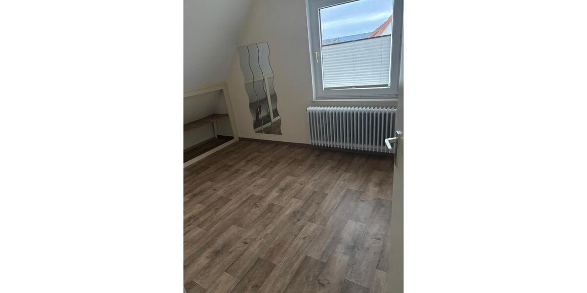 Dachgeschoßwohnung Stadthagen - 6 Zimmer, 145 m&sup2;, 900&euro; | Angebot:24801342
