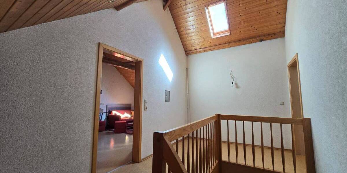 Etagenwohnung Tholey Theley - 5 Zimmer, 200 m&sup2;, 1.350&euro; | Angebot:26528285