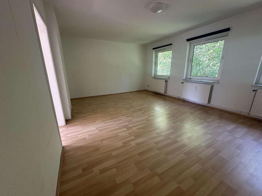 Kleine 2-Zimmerwohnung mit Einbauküche zimmer
